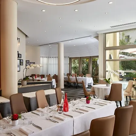 Ampere Hotel 4*