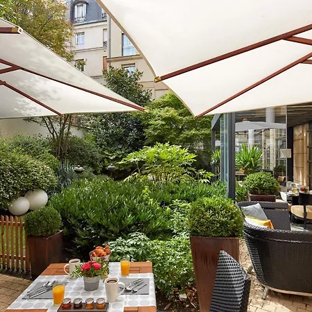 Hotel Ampere 4*