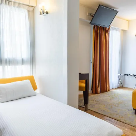 Ampere Hotel